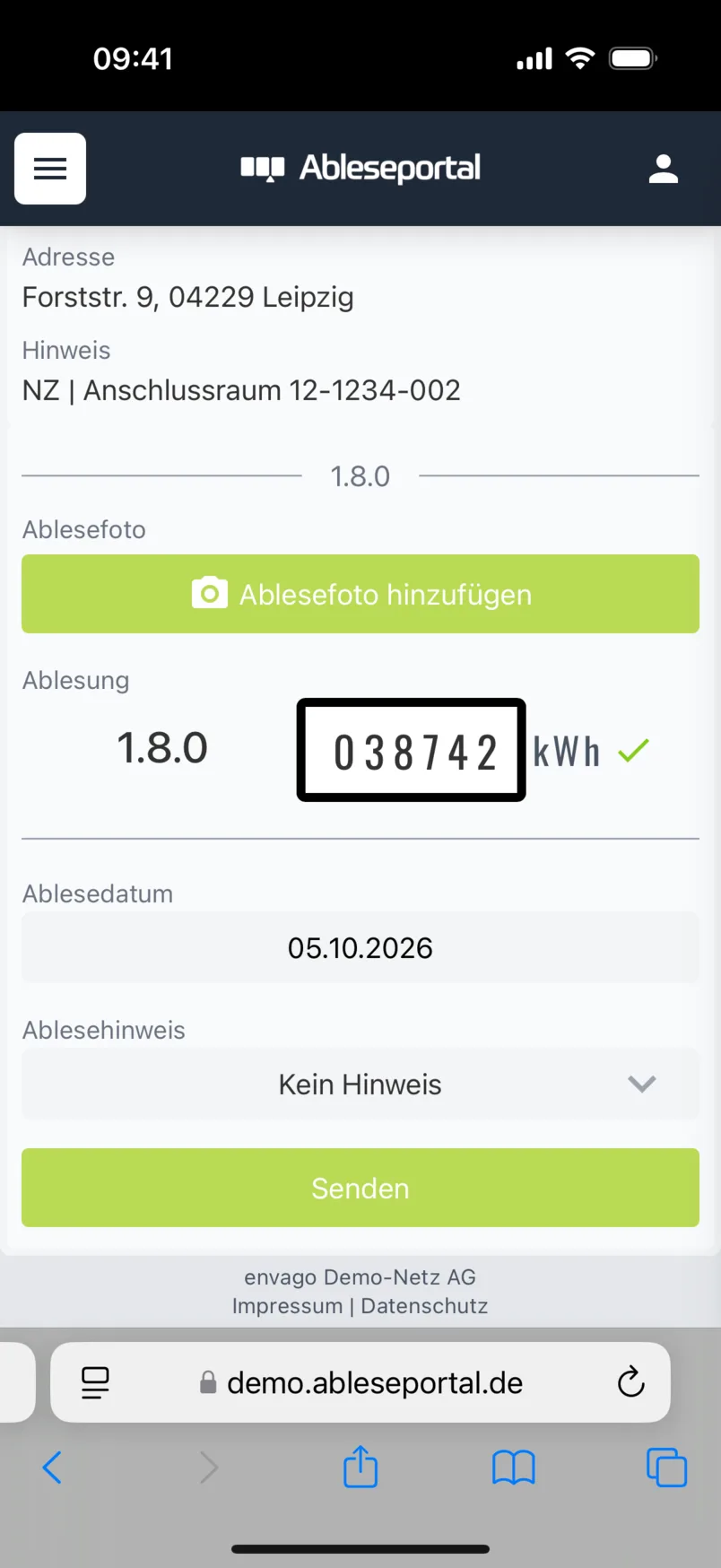 Ableseportal auf dem Smartphone: Ableseauftrag für einen Stromzähler, der eingegebene Zählerstand 038742 kWh ist als plausibel markiert